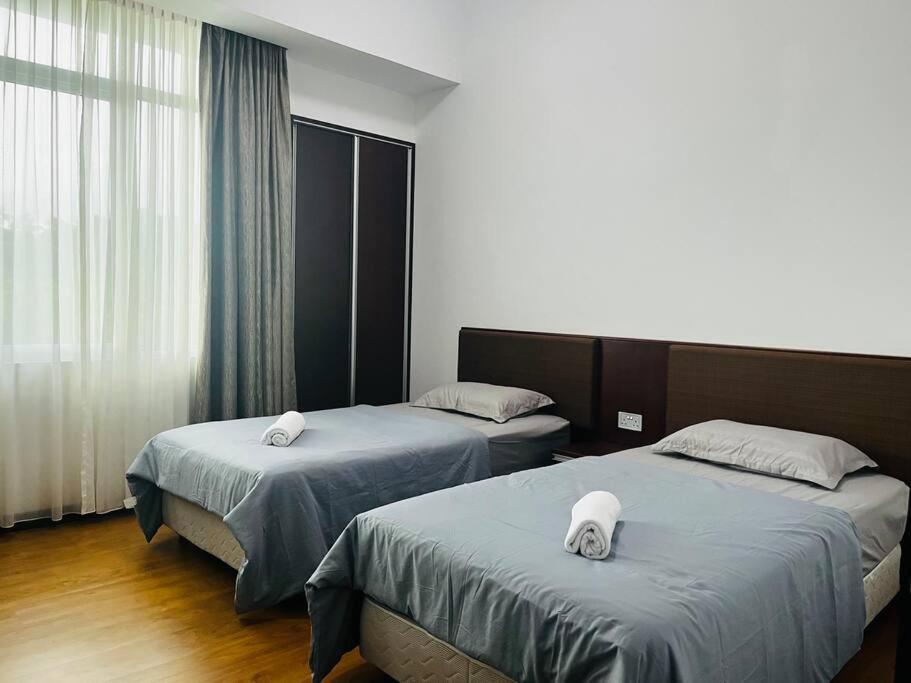 Bay Resort Condominium 3-Bedrooms With Swimming Pool Near The Seaside Miri Dış mekan fotoğraf